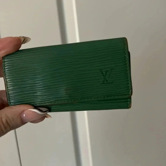 Louis Vuitton | Authentic Vintage Green Epi Multicles 4  Key Case - Picture 3 of 9